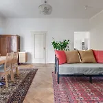 Large Garden Business-leisure-sports Lejlighed *
