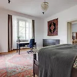 Large Garden Business-leisure-sports *