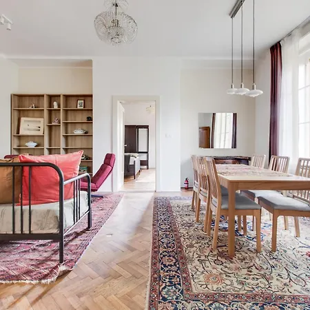 Large Garden Business-leisure-sports Apartmán