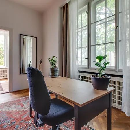 Large Garden Business-leisure-sports Apartmán Praha