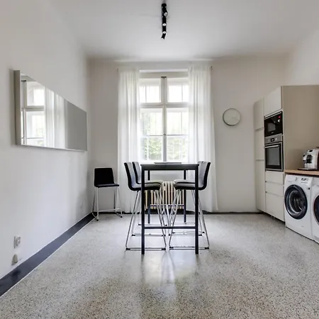 Large Garden Business-leisure-sports Appartement Prague