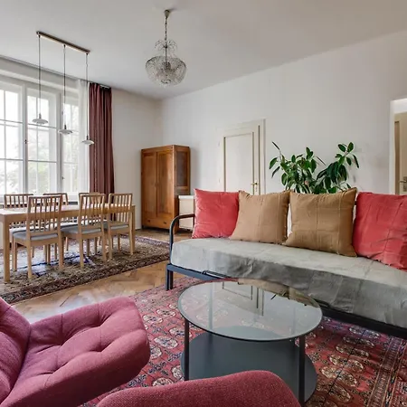 Large Garden Business-leisure-sports Apartmán