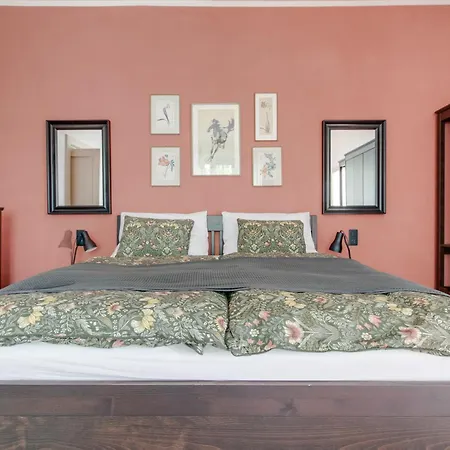 Large Garden Business-leisure-sports Appartement Prague