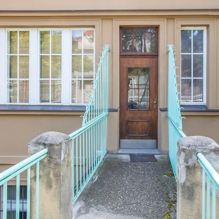 Large Garden Business-leisure-sports Apartmán *