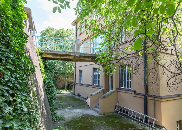 Large Garden Business-leisure-sports Apartmán