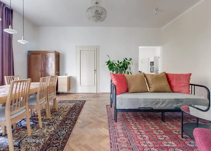 Large Garden Business-leisure-sports Apartmán *